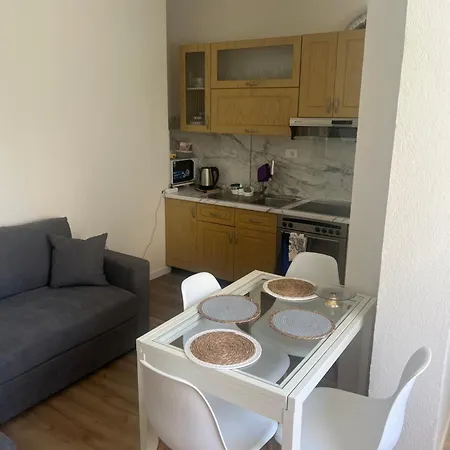Cozy Renovated - 10 Min To Center Durrës