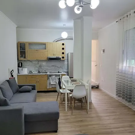 Cozy Renovated - 10 Min To Center *