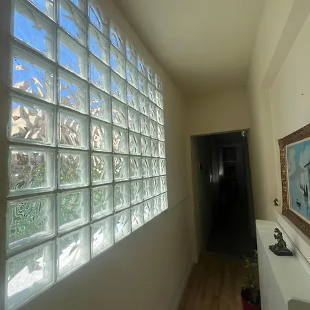 Cozy Renovated - 10 Min To Center Lejlighed Durrës