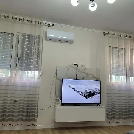 Cozy Renovated - 10 Min To Center
